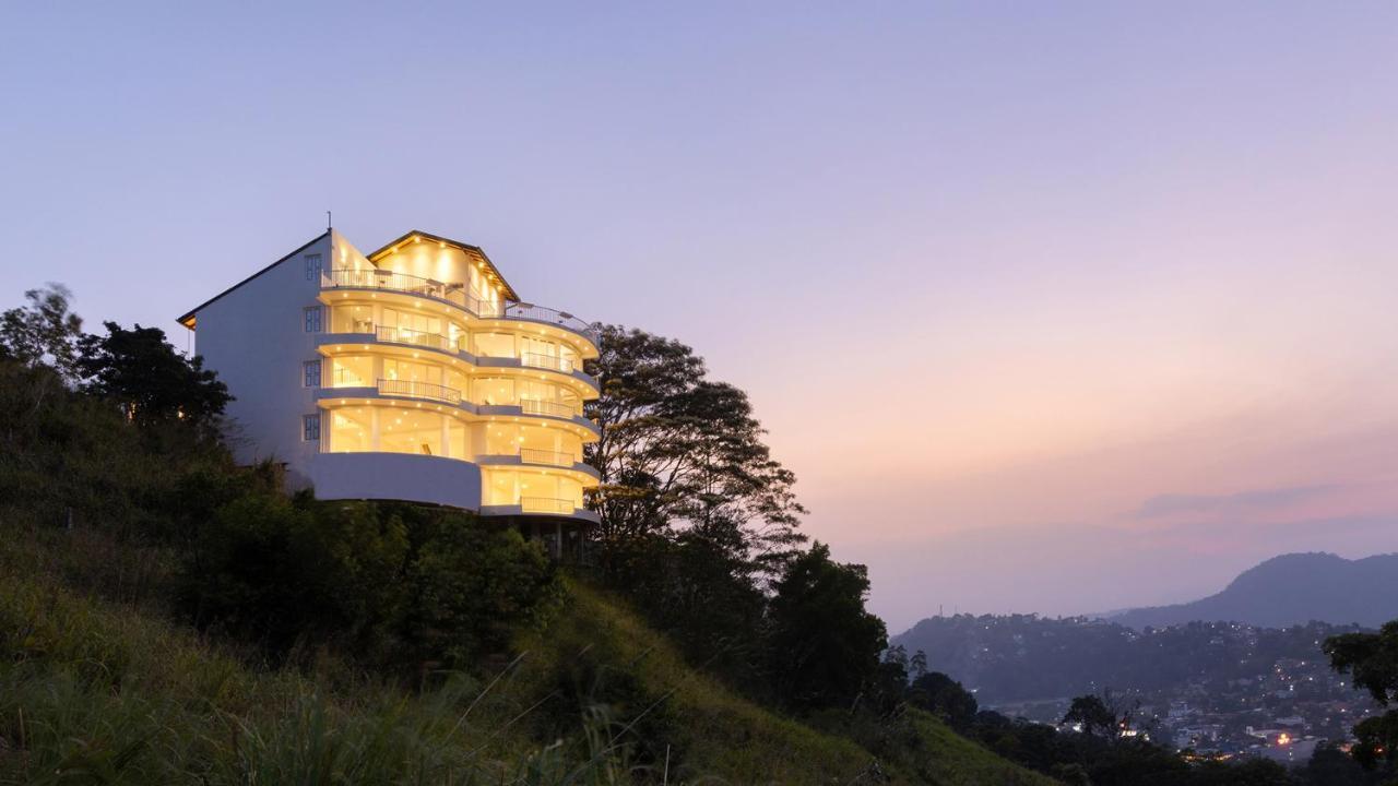 The Summit Hotel Kandy Exterior photo