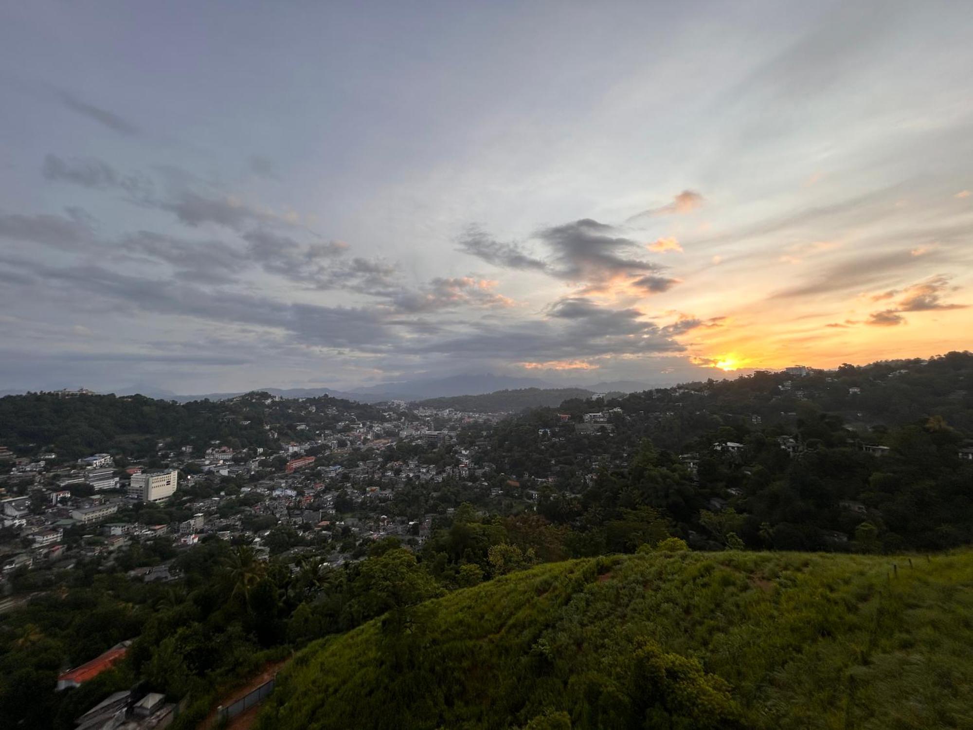 The Summit Hotel Kandy Exterior photo